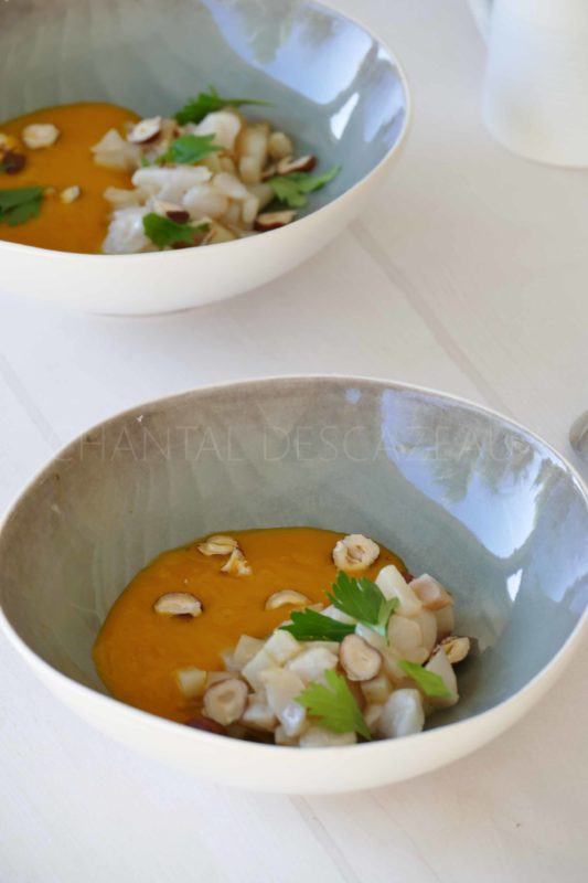 Tartare de Saint-Jacques, topinambours et velouté potimarron 