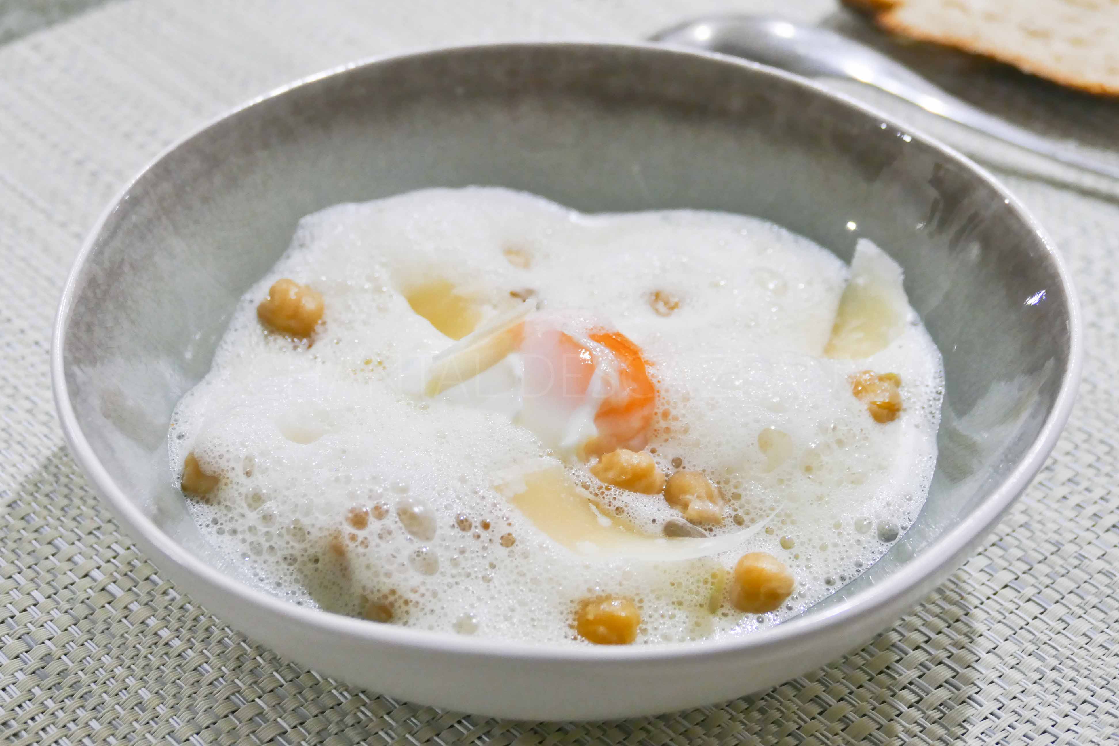 Oeuf Parfait, Panais à la cardamome, émulsion foie gras