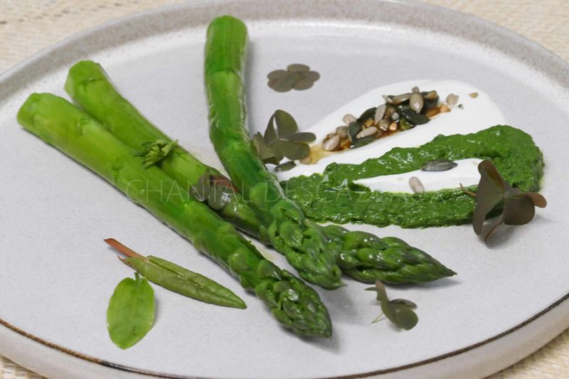 Asperges vertes, oseille, yaourt brebis - Recette Olivier Nasti 