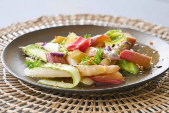 Salade asperges et rhubarbe, vinaigrette à l'orange