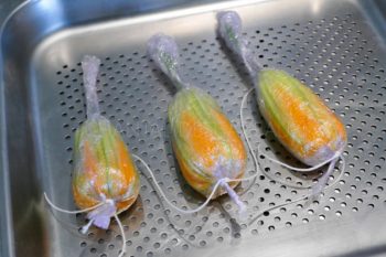 Fleurs de courgettes farcies