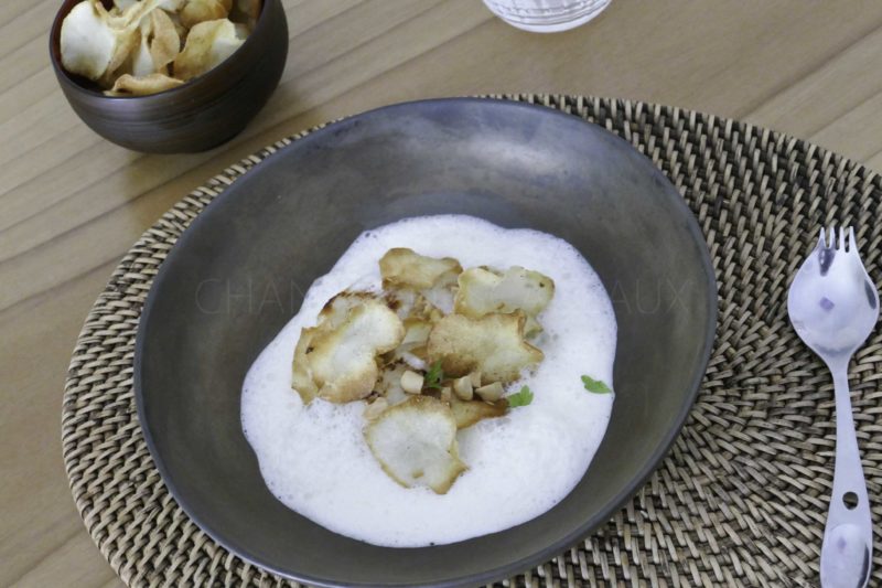 Saint-Jacques, topinambours et lait de cacahuètes