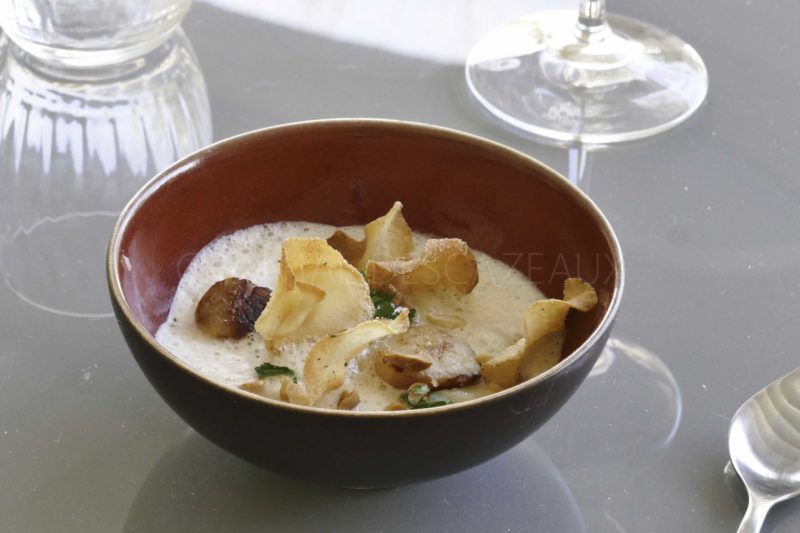 Saint-Jacques, topinambours et lait de cacahuètes