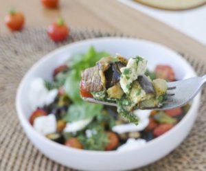 Salade d'aubergines rôties et légumes d'été - Ixta Belfrage