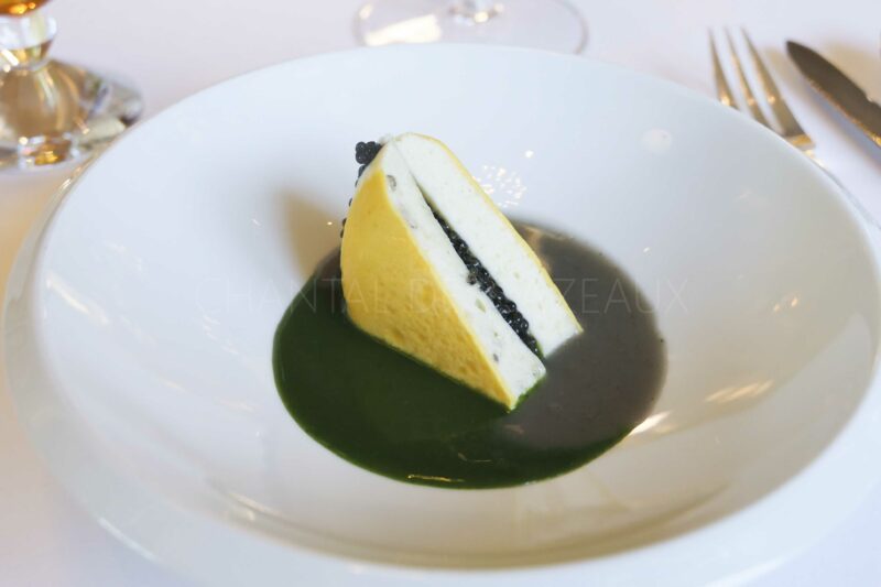 Omelette vapeur, Caviar Prunier en 2 sauces (Menu Table de Pavie)